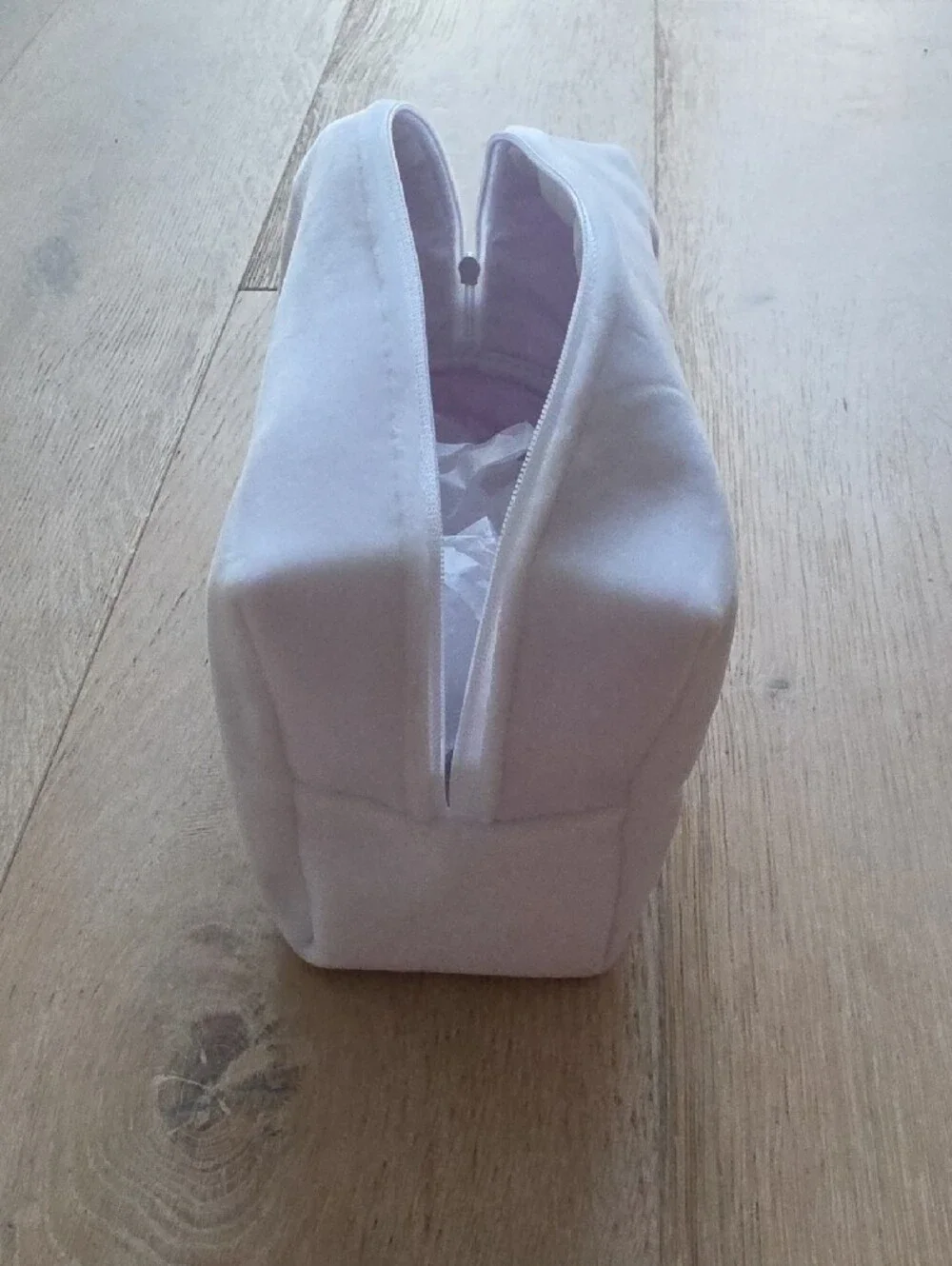 NWOT Clarins White Velvet Toiletry Bag